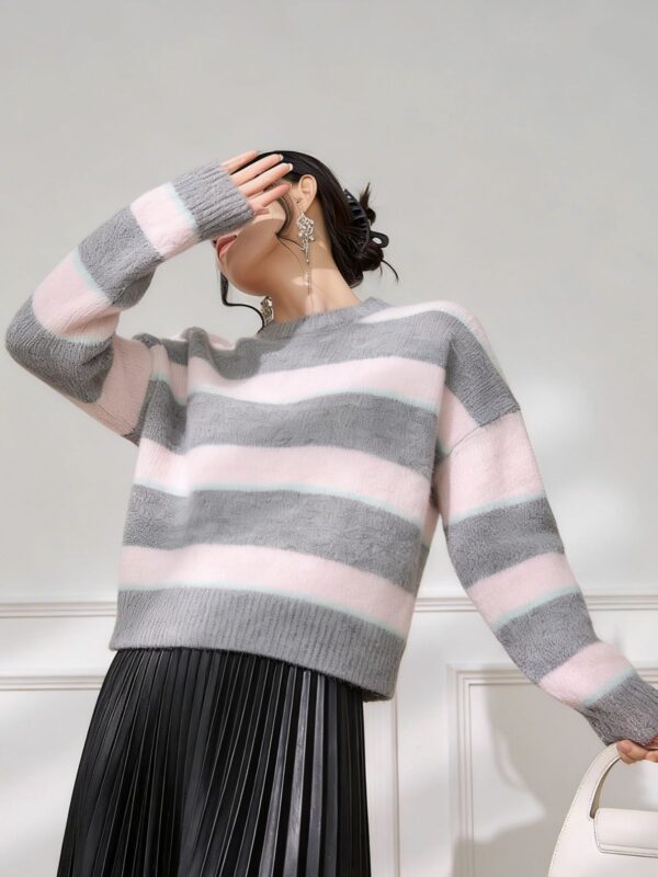 Women's Pullover Crew Neck Long Sleeve Sweater Manufacturer - MOQ 100 pcs - Style 41106