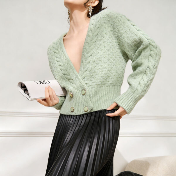 Women's V Neck Long Sleeve Sweater Manufacturer - MOQ 100 pcs - Style 7020