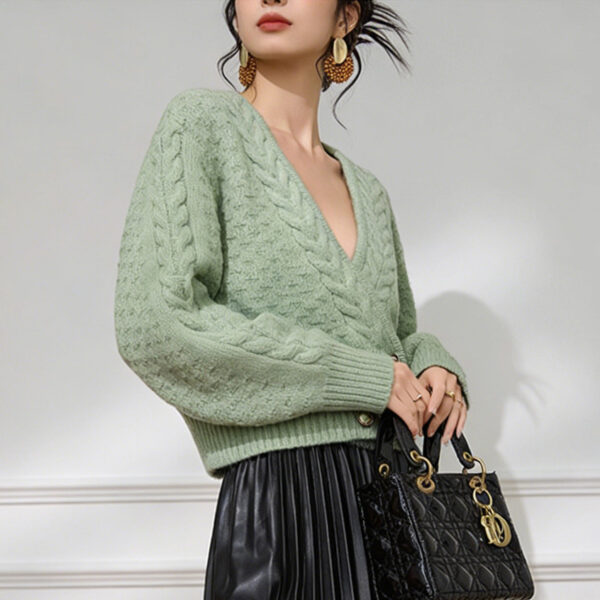 Women's V Neck Long Sleeve Sweater Manufacturer - MOQ 100 pcs - Style 7020
