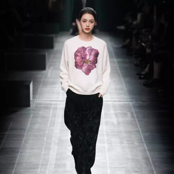 Women's Pullover Crew Neck Long Sleeve Sweater Manufacturer - MOQ 100 pcs - Style 7031