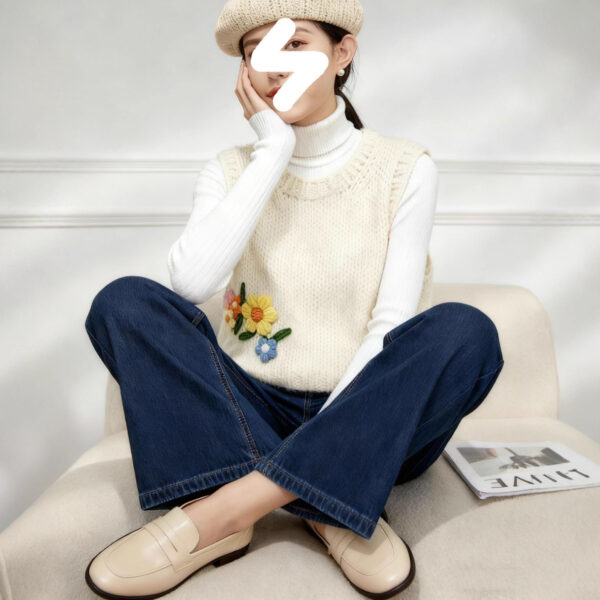 Women's Crew Neck Knitwear Manufacturer - MOQ 100 pcs - Style 9021