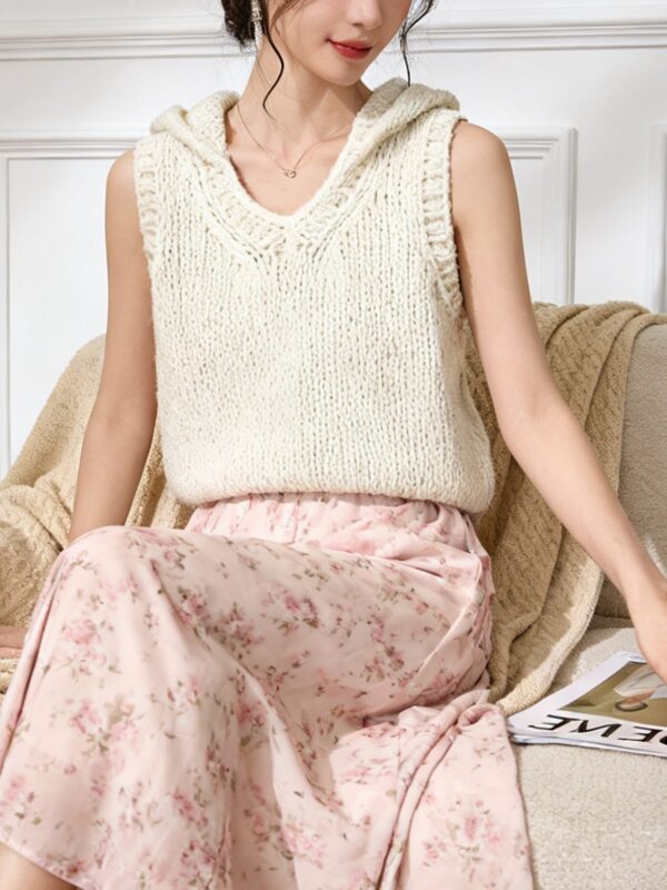 Women's V Neck Knitwear Manufacturer - MOQ 100 pcs - Style 9032
